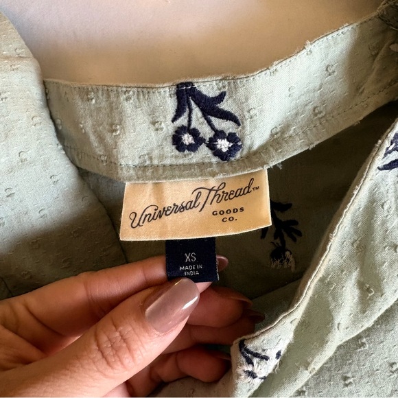 Universal Thread Blouse - Picture 2 of 2